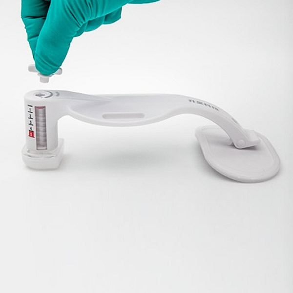 手動股動脈止血器